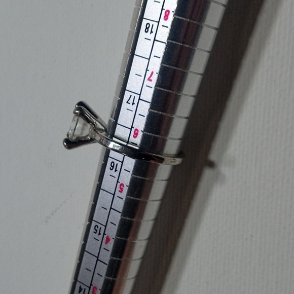 Zirconia ring size 5.75 - Picture 3 of 4